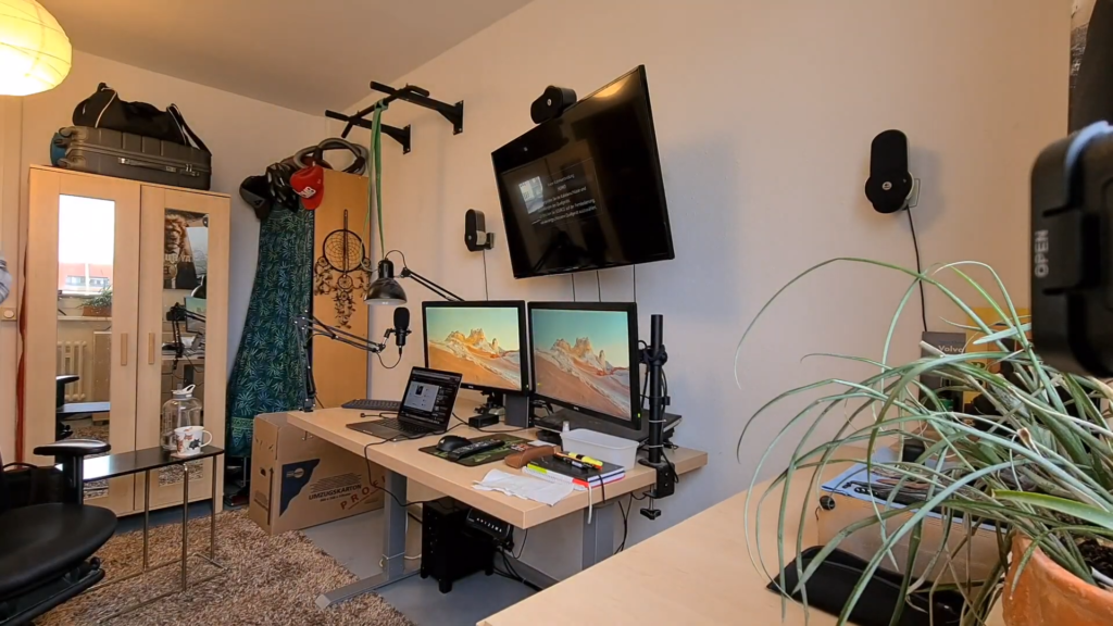 Triple monitor gaming setup
